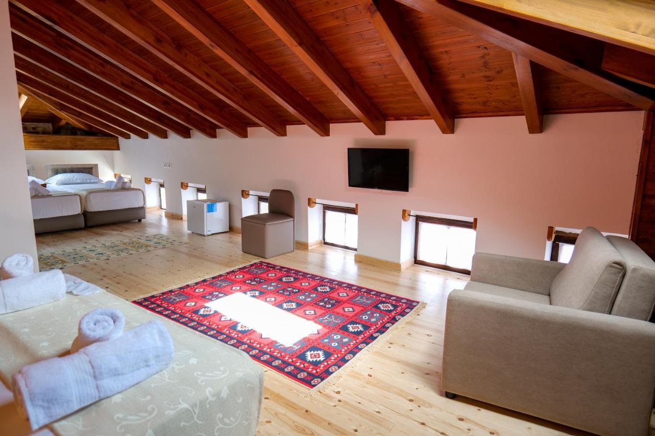 Hotel Kapllani 3*