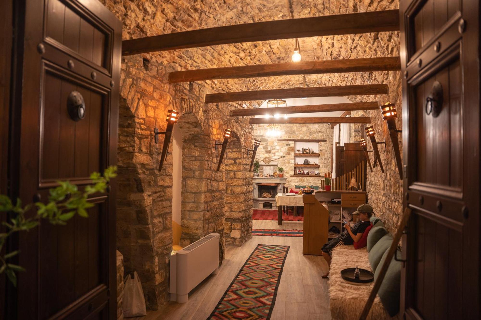 Hotel Kapllani 3*