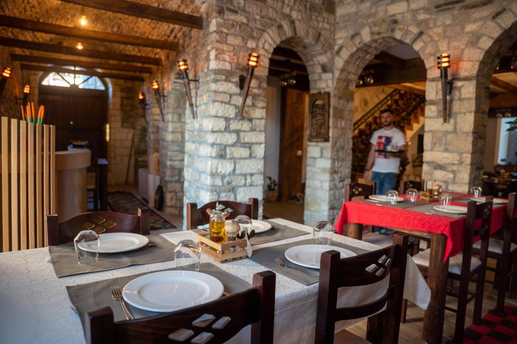 Kapllani Hotel 3*