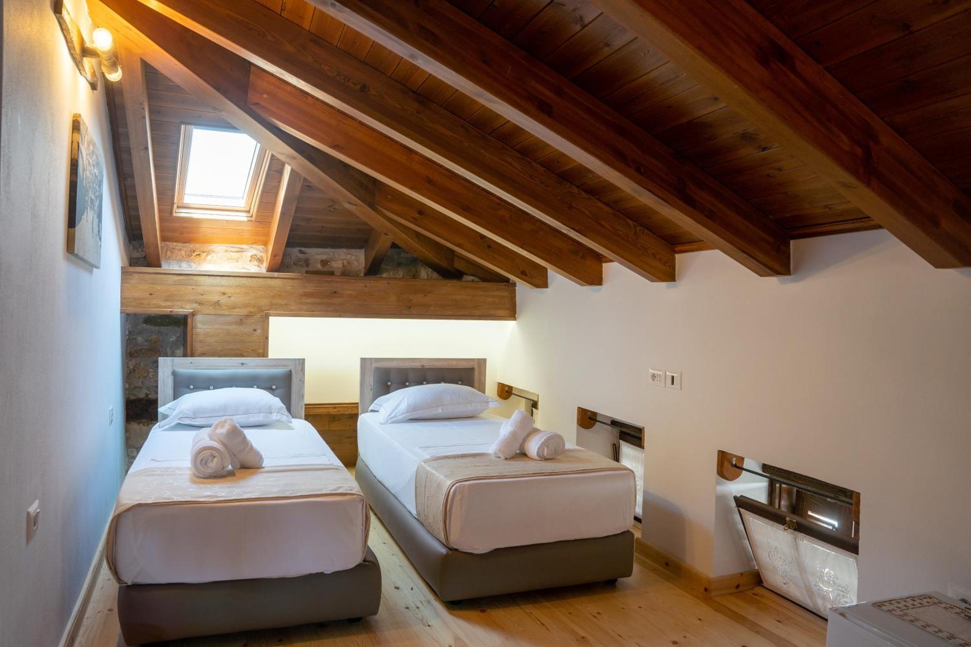 Hotel Kapllani 3*