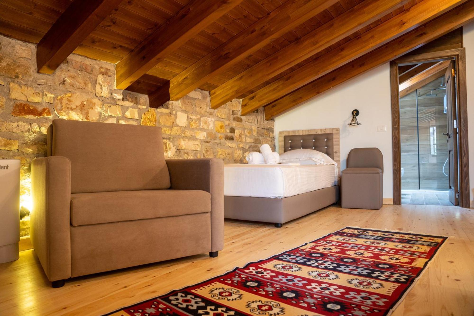 Kapllani Hotel 3*