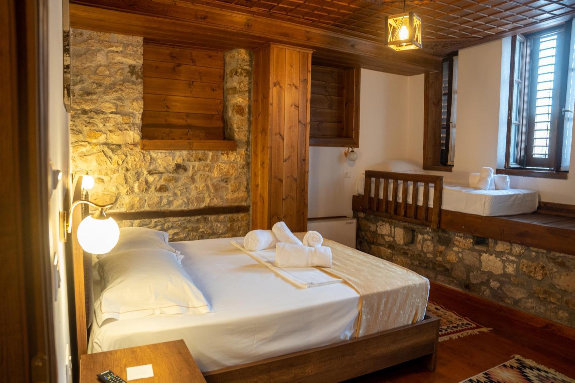 Hotel Kapllani 3*