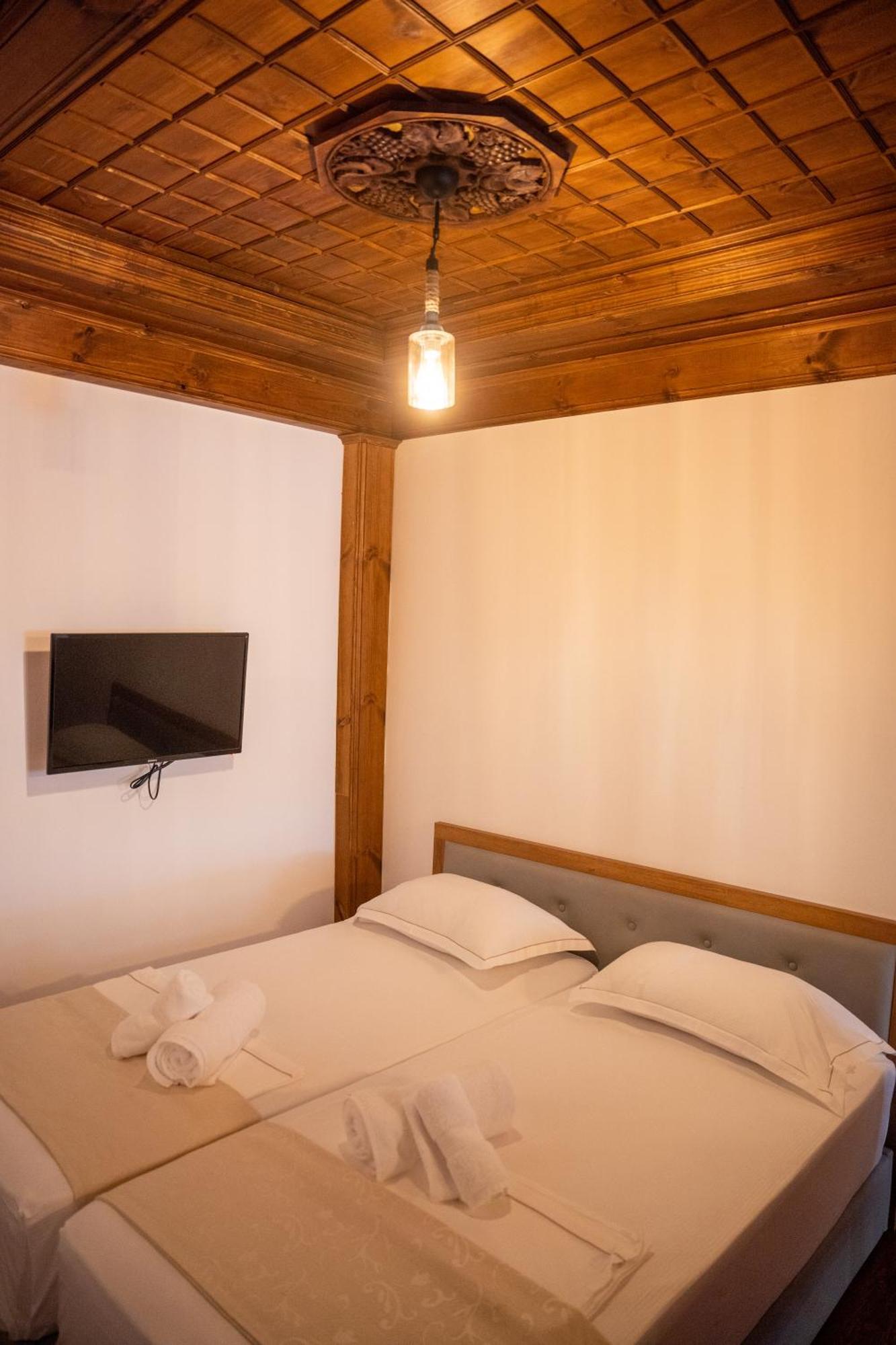 Hotel Kapllani 3*