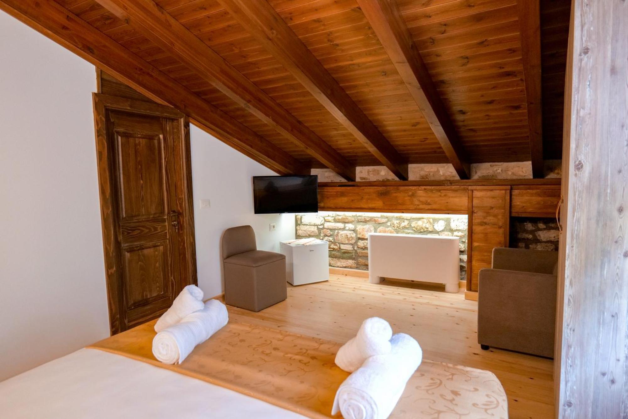 Kapllani Hotel 3*